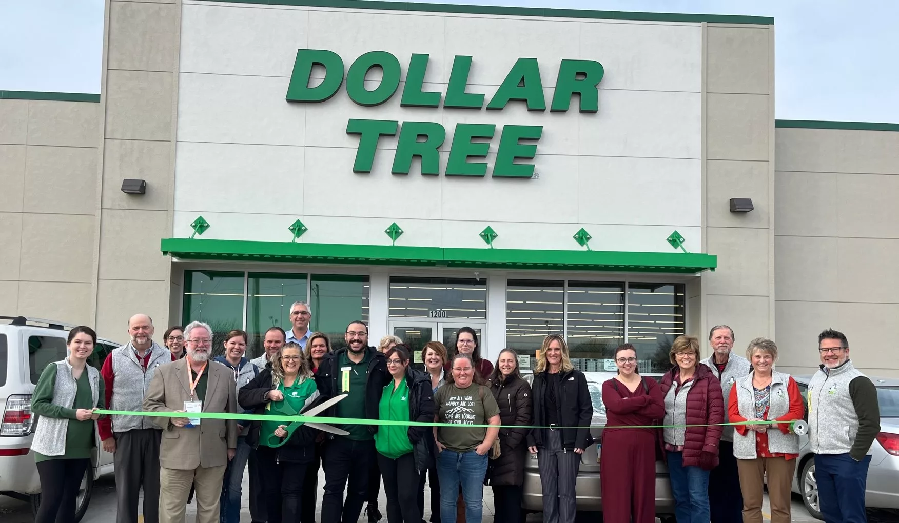 dollar-tree-ribbon-cutting