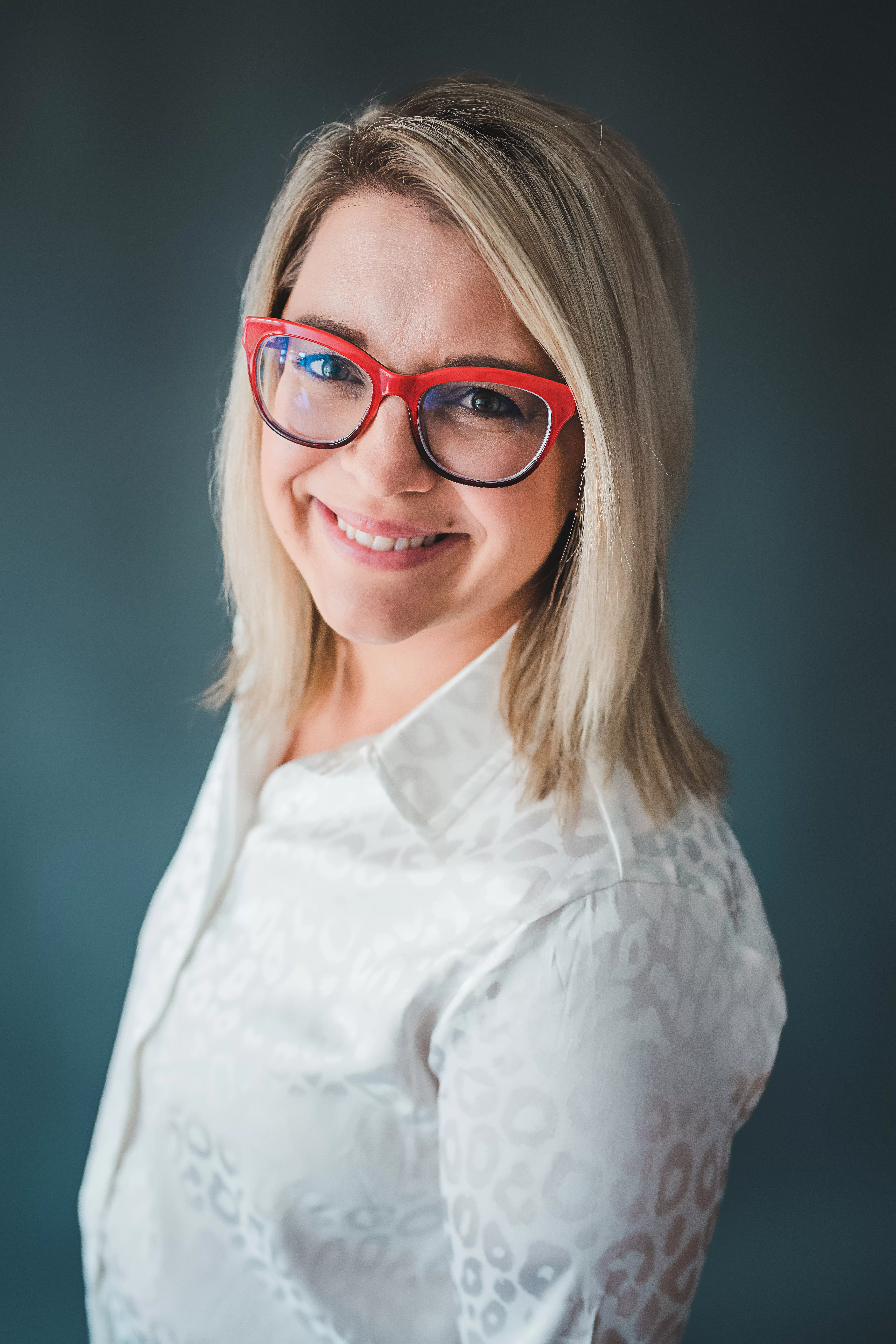 dr-nicole-loew-phd-rn-headshot