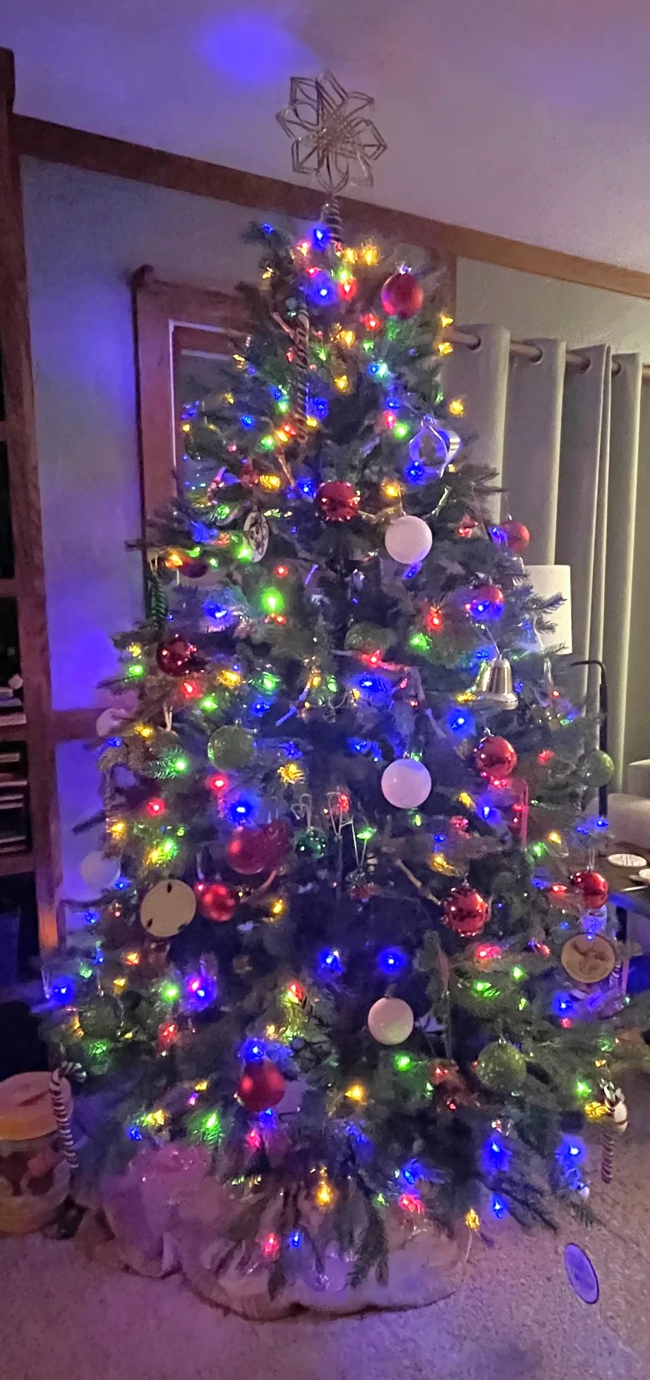 christmas-tree-decorations