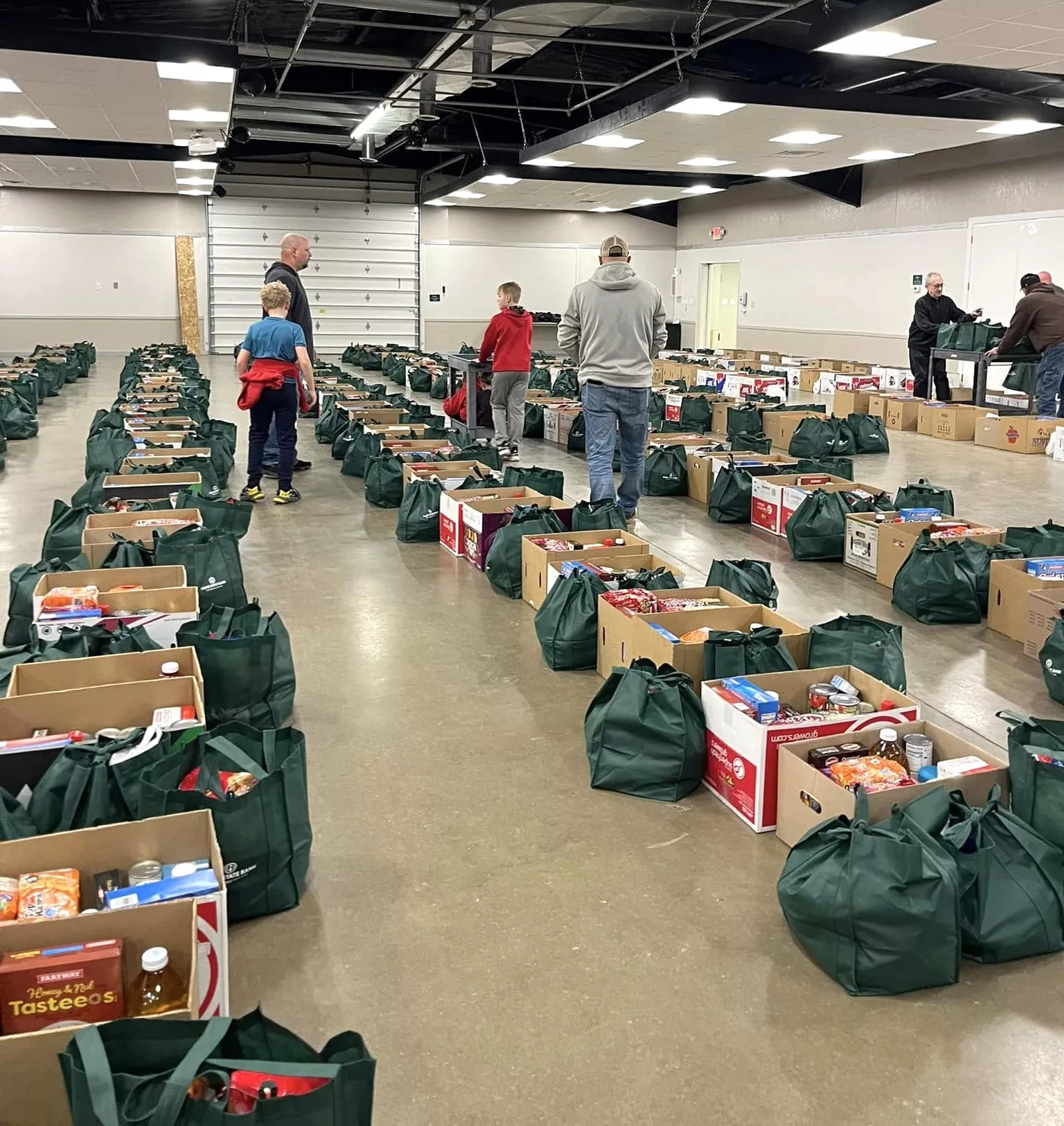 2024-holidauy-food-baskets-pic-3