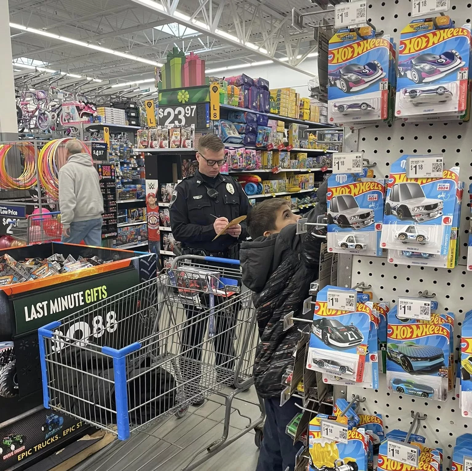 2024-shop-with-a-cop