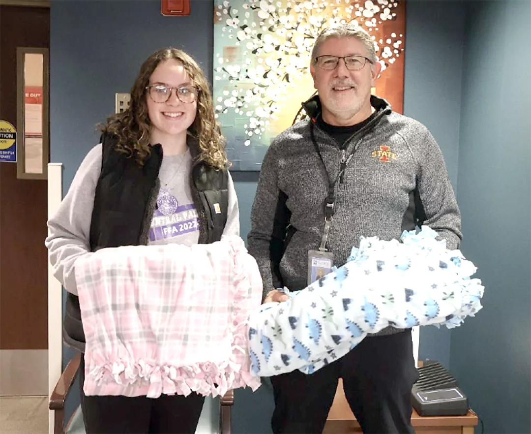 wcv-ffa-donation-of-blankets-to-gch