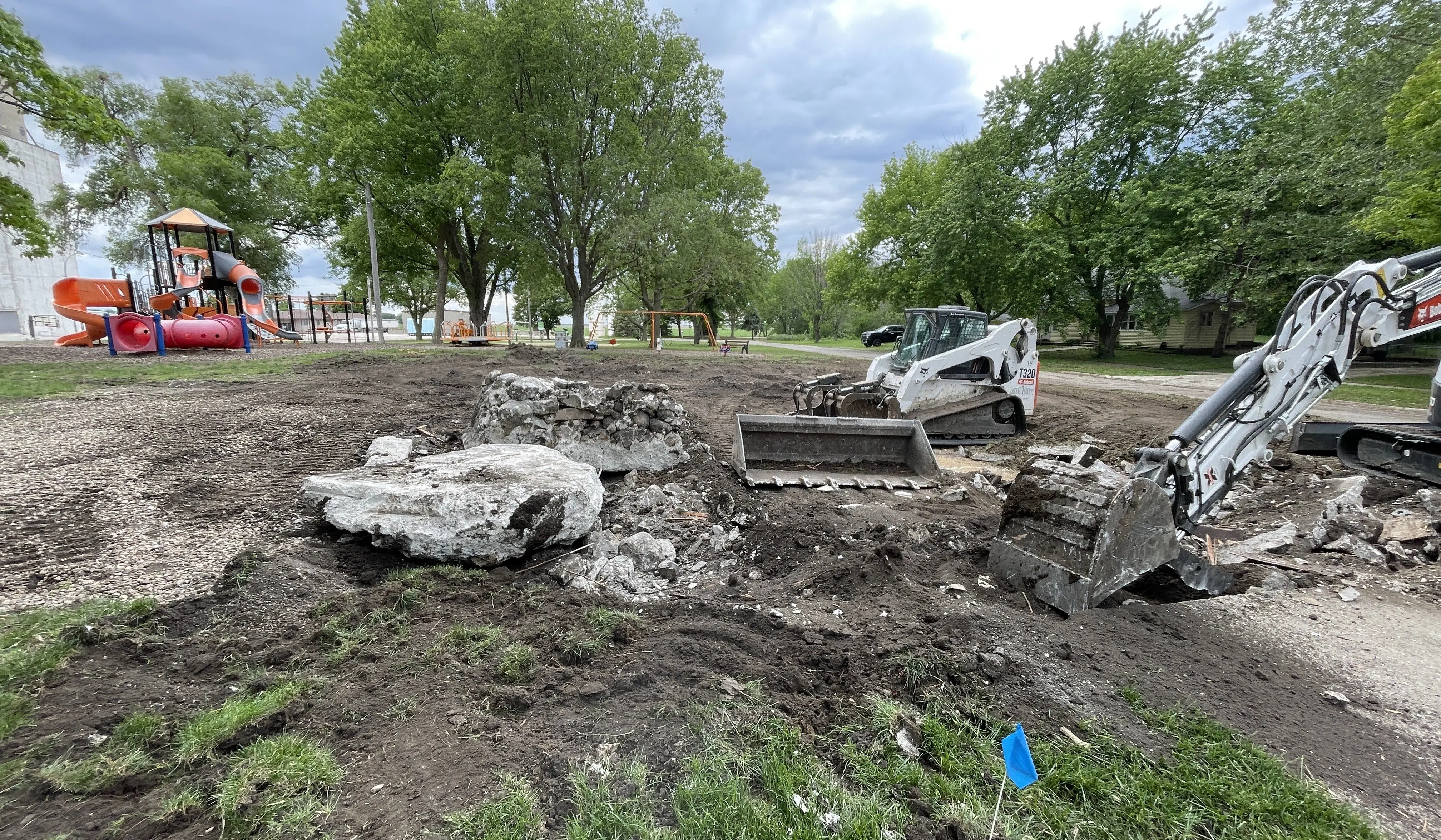 demolition-of-old-shelter-house