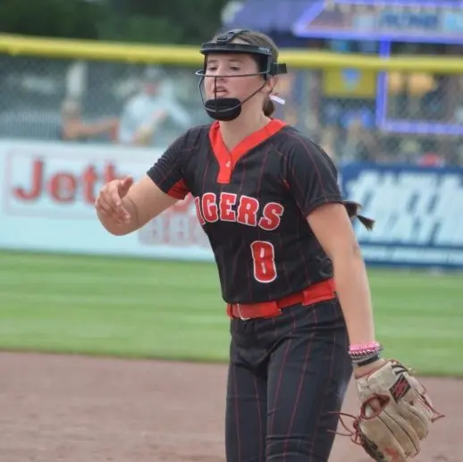 lauren-hagedorn-black-jersey-3