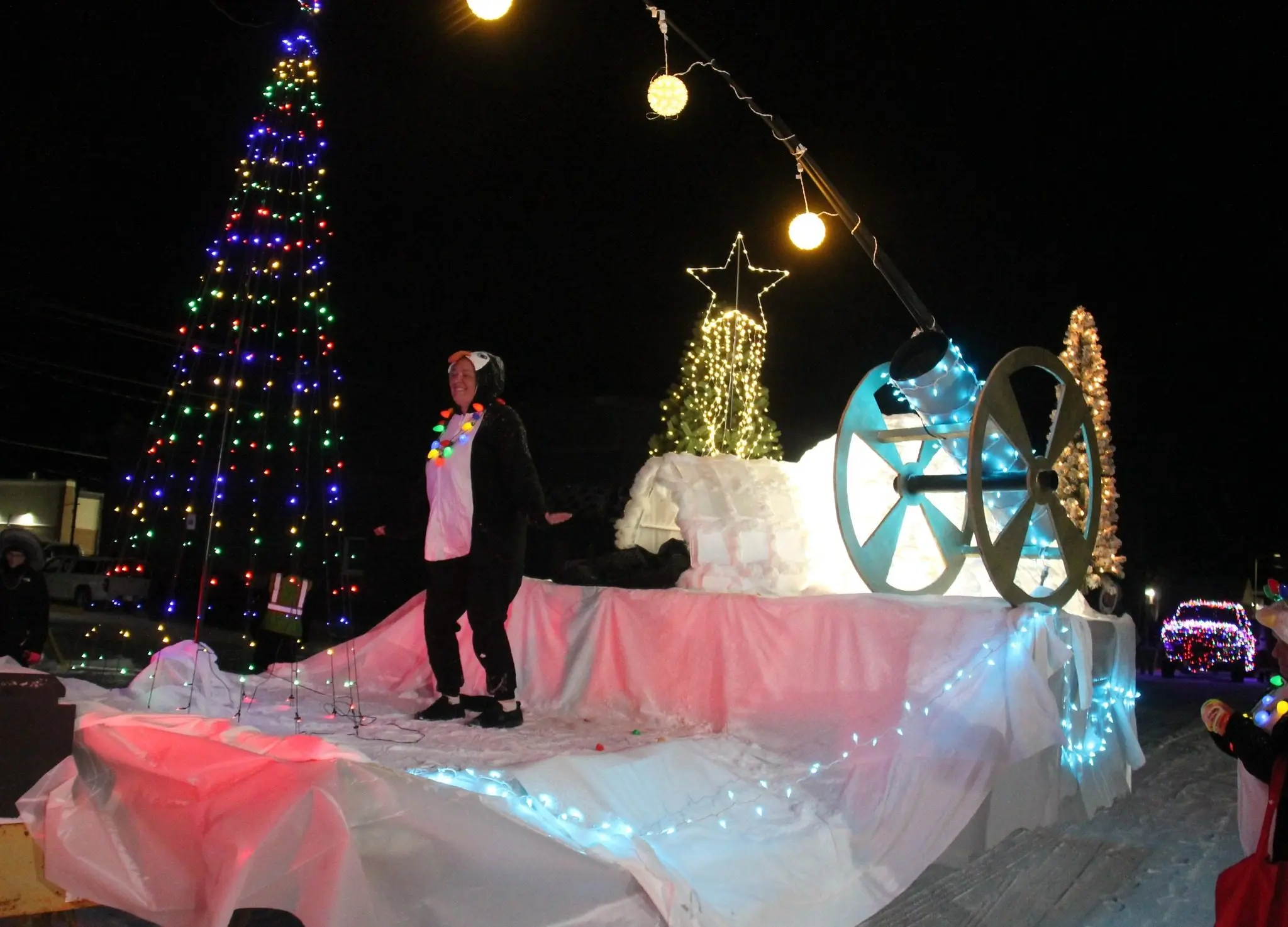 perry-lighted-holiday-parade-rainbow-international