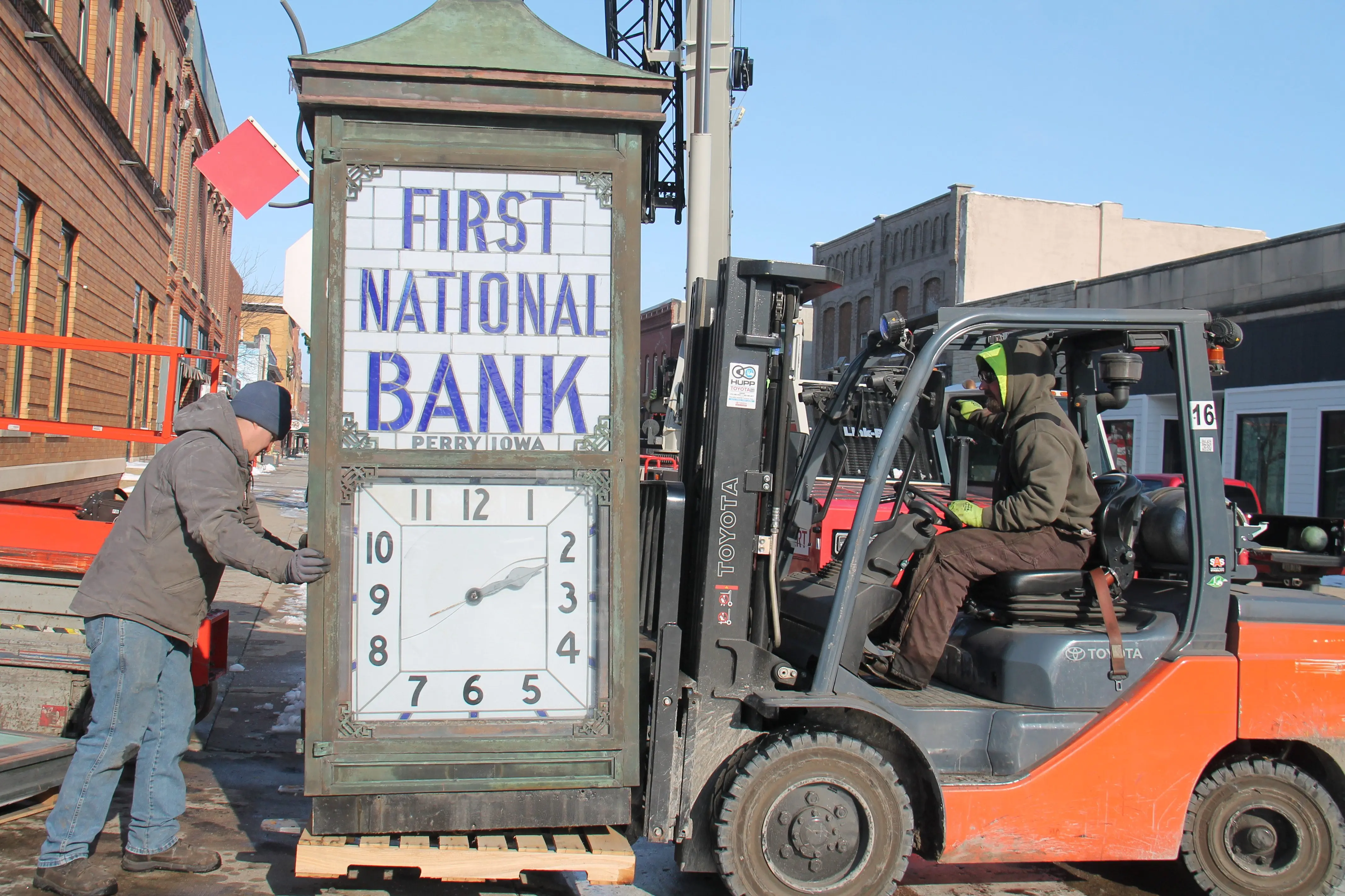 perry-clock-removal-2