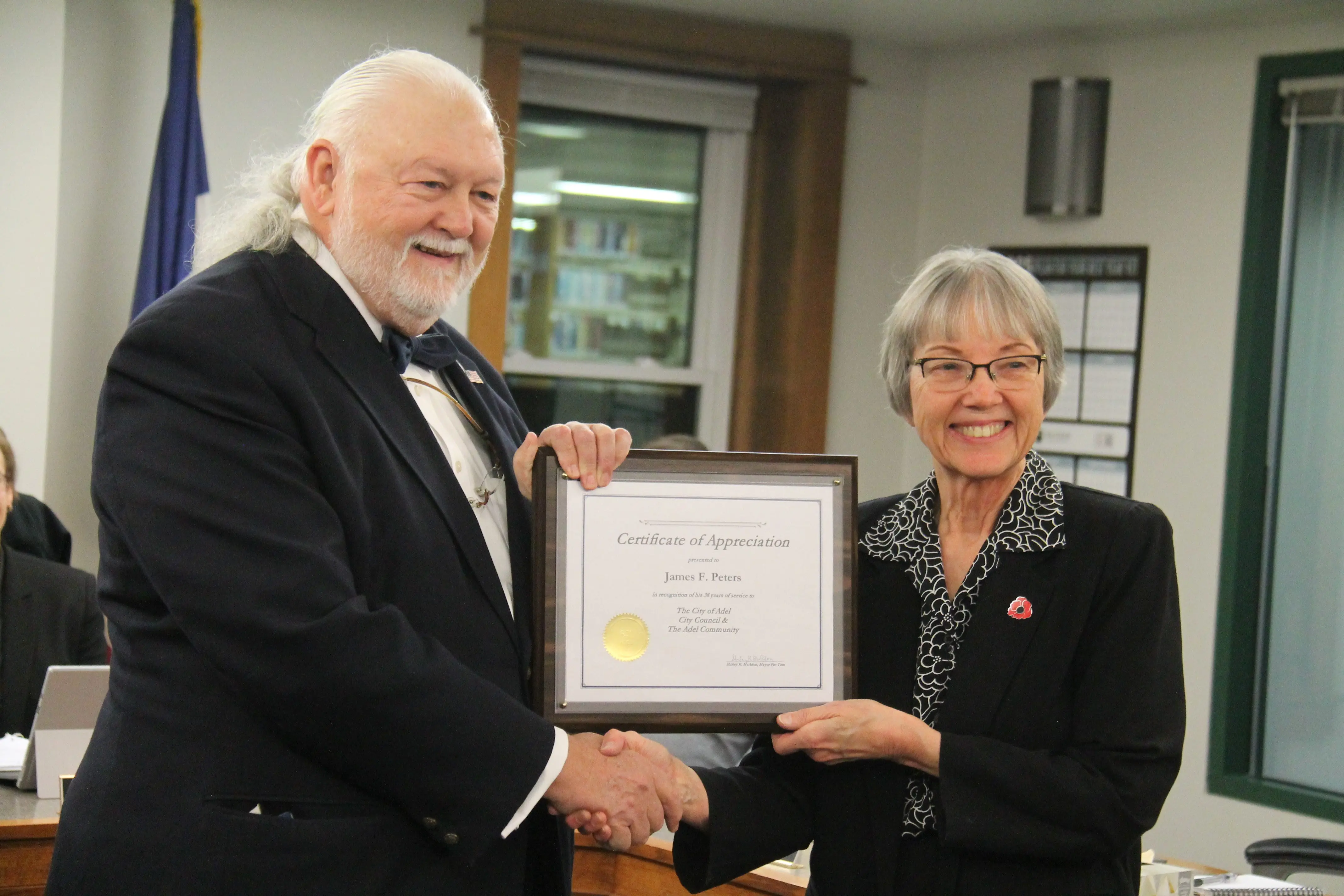 adel-mayor-jim-peters-plaque