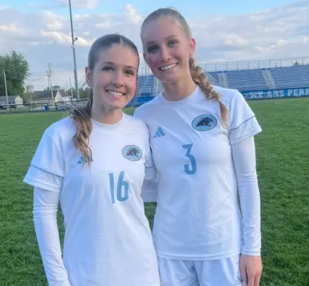 hailey-and-hannah-hellman