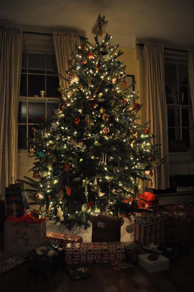 christmas_tree_with_presents