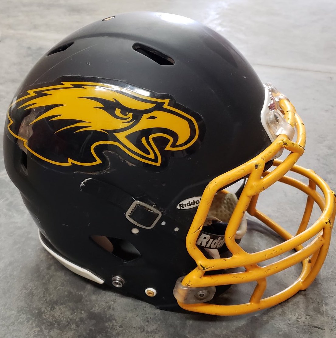 mid-prairie-football-helmet
