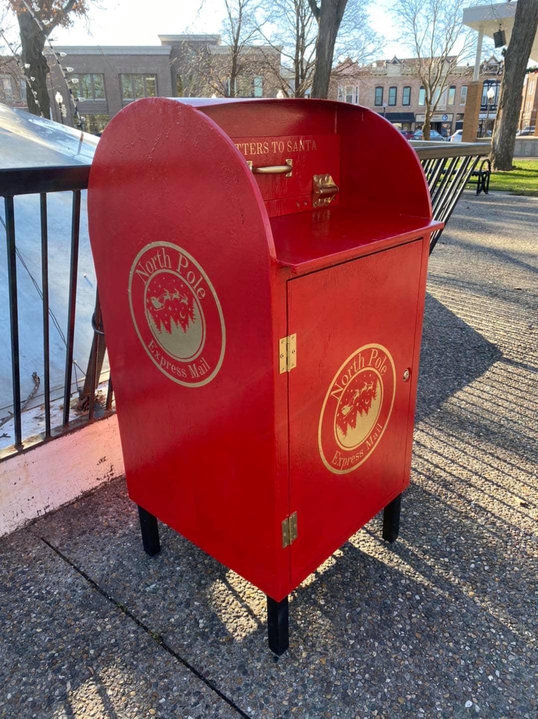 santa-mailbox