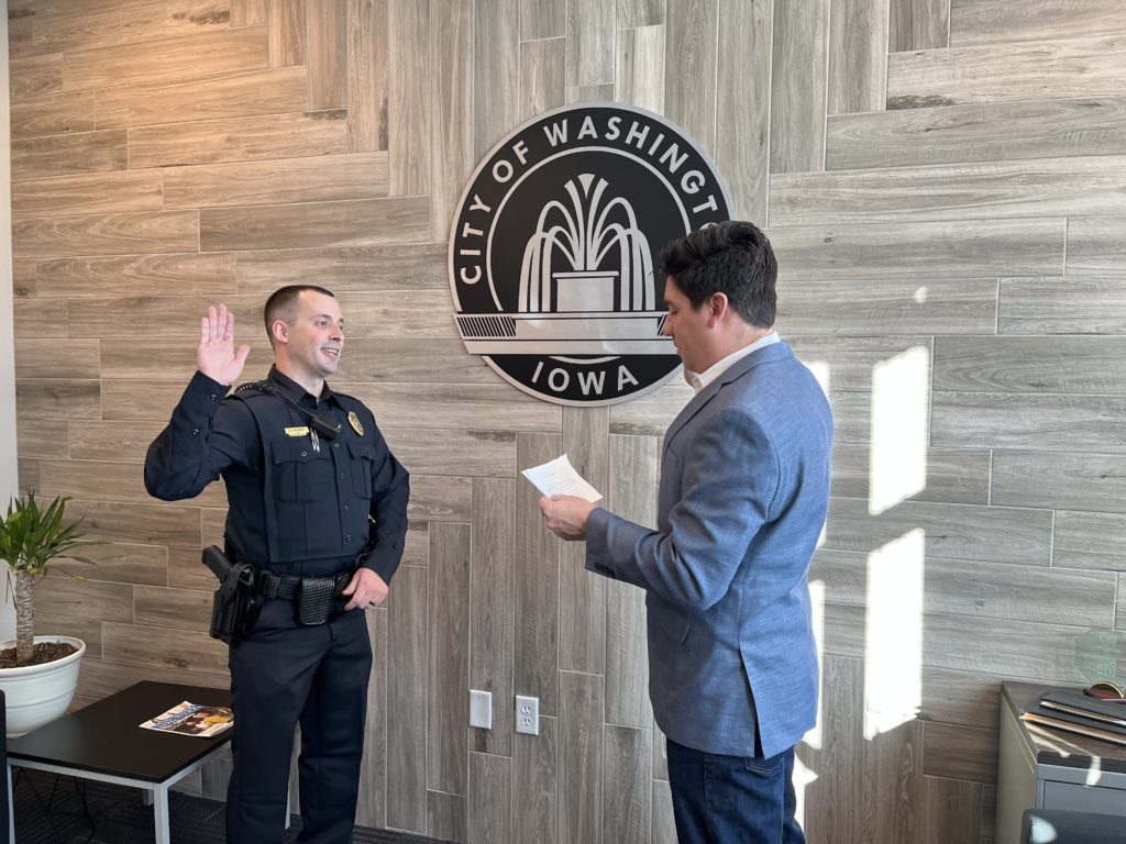Washington Police Swears in 12th Full-Time Officer - Vimarsana News