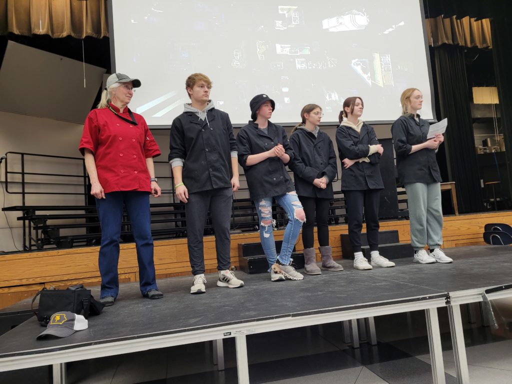 Mid-Prairie School District Hosts Etiquette Dinner - Vimarsana News
