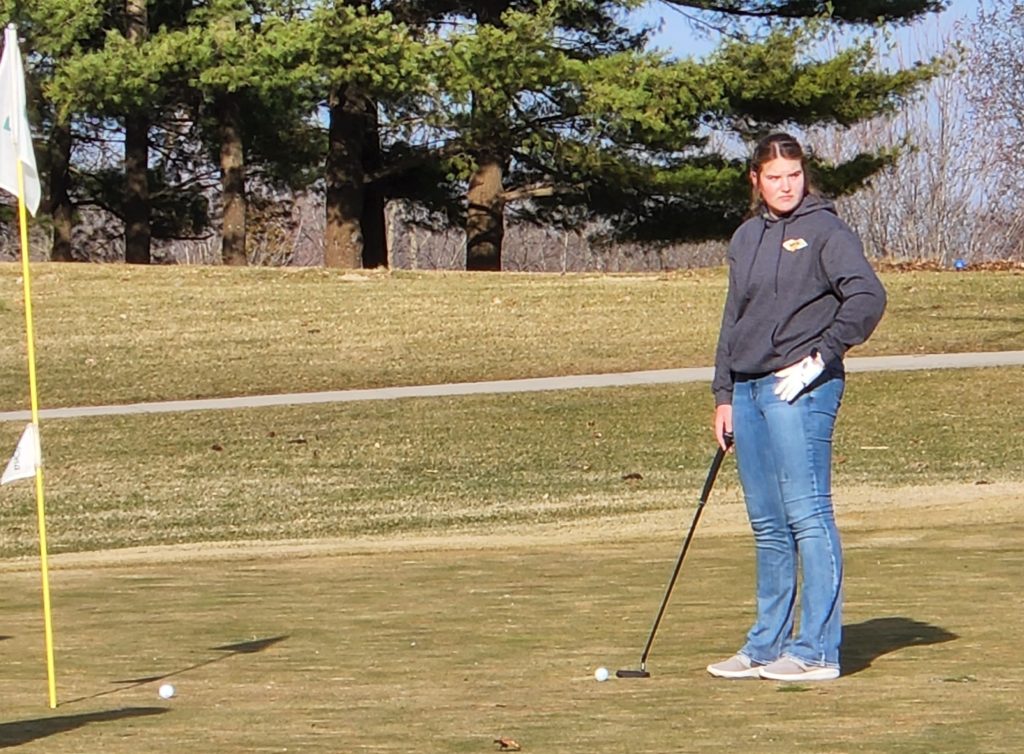 Robertson and Huber Lead Golden Hawk Girls in Rout of Regals; Boys Come Up Short Against Regina - Vimarsana News