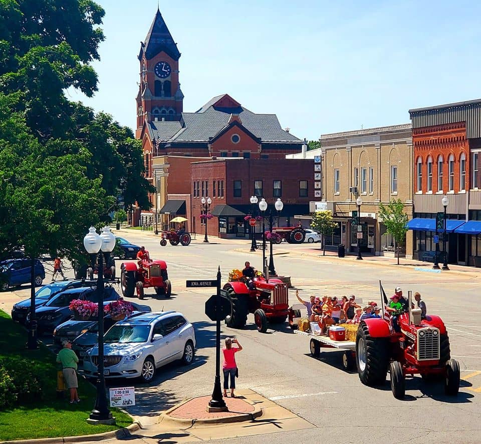 tractor_parade_1