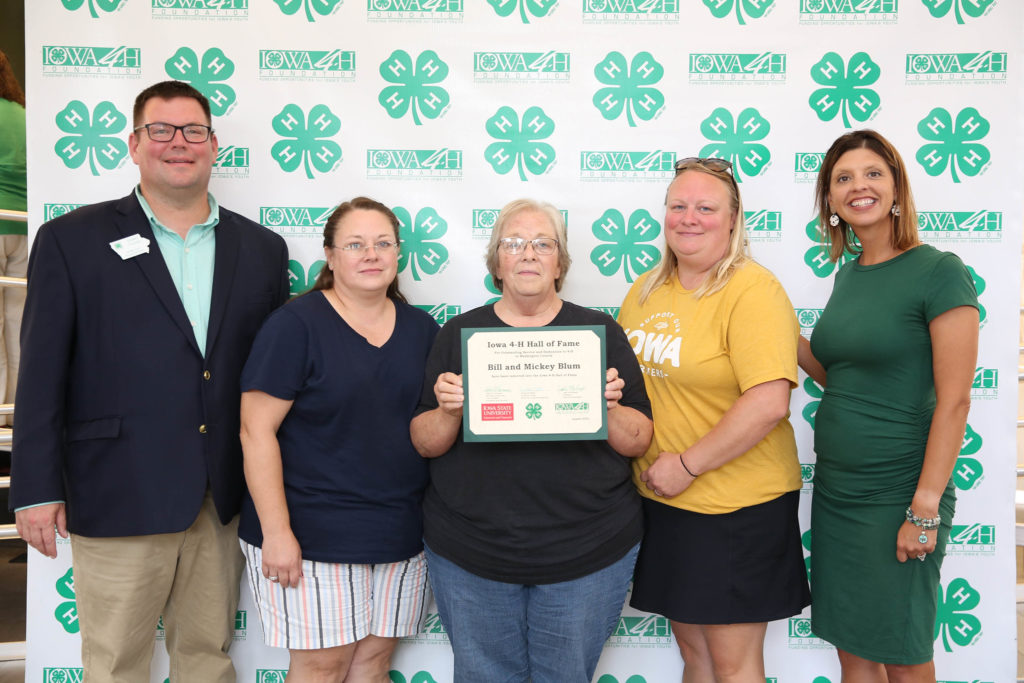 Washington County Couple Officially Inducted into Iowa 4-H Hall of Fame - Vimarsana News