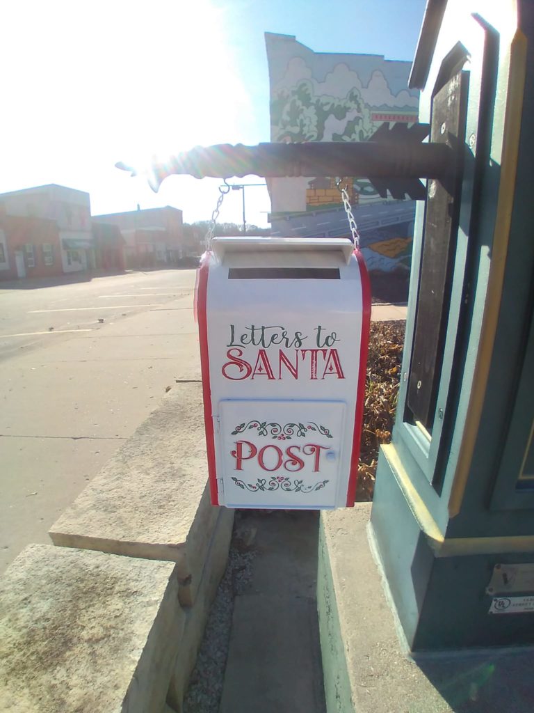 Wellman Connecting Children to Santa Clause - Vimarsana News