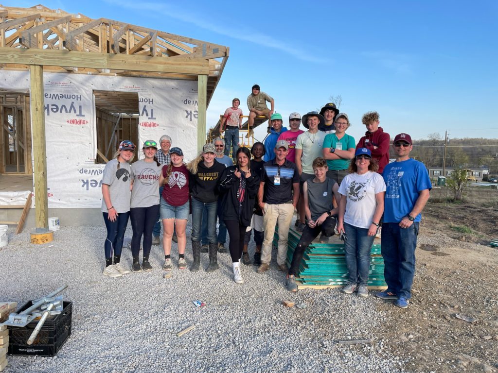 Hillcrest Students Build Homes In Kentucky For Service Trip - Vimarsana News