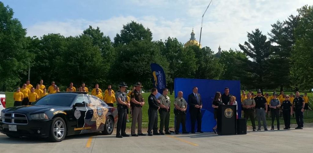 Washington Sheriff Jared Schneider Runs the Torch For Special Olympics - Vimarsana News