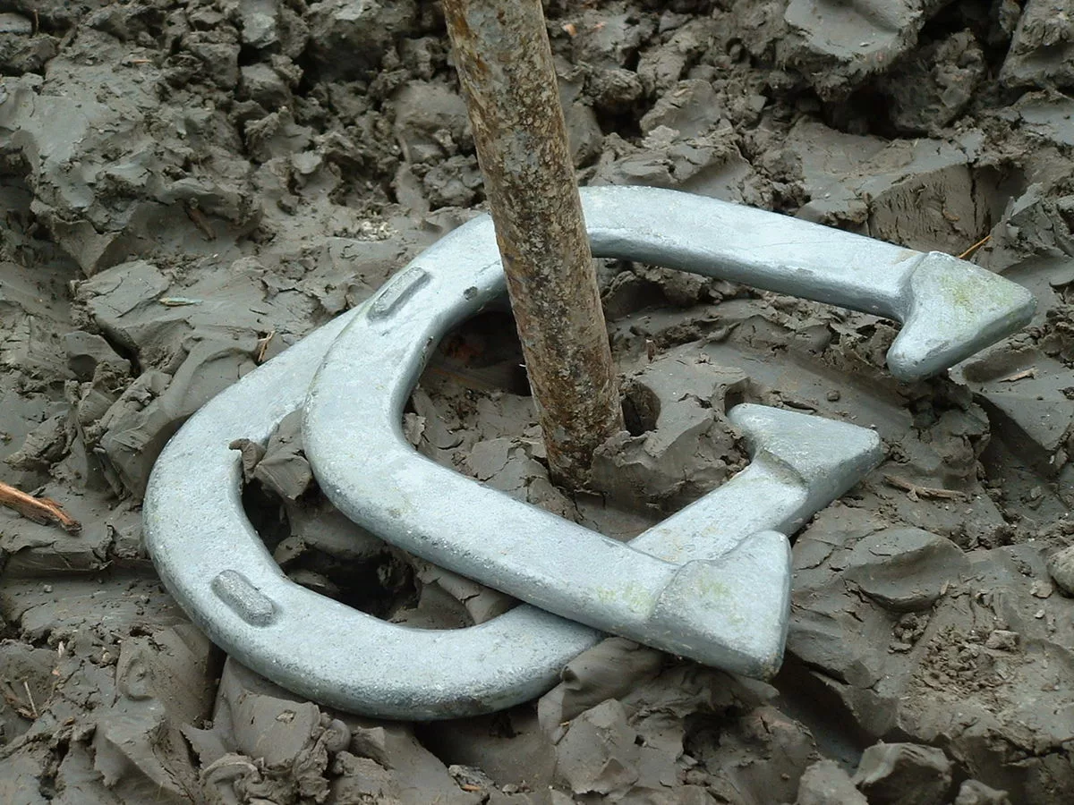 1200px-horseshoes_game