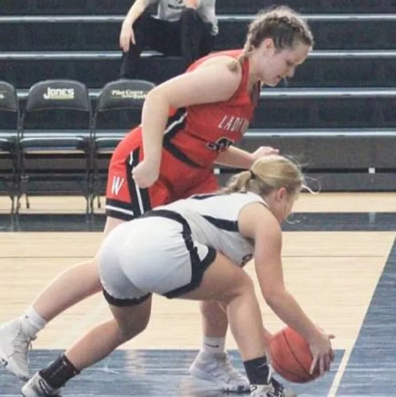 Kellogg Clutch as Wolves Hold Off Hillcrest - Vimarsana News
