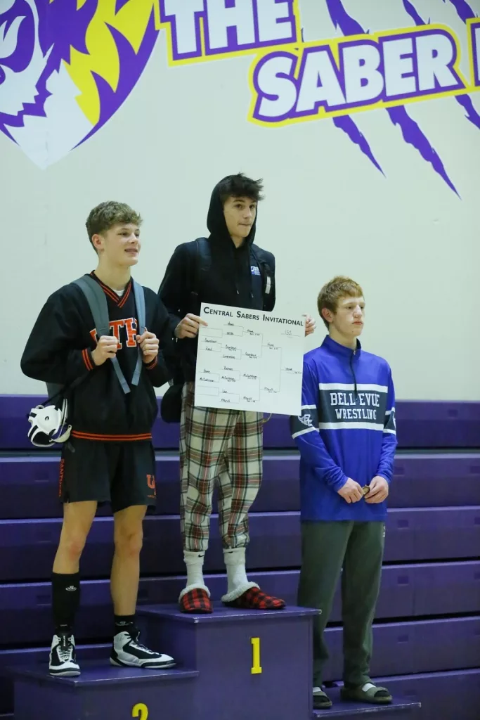 Howe Leads Hawks With Title At Sabre Invite - Vimarsana News