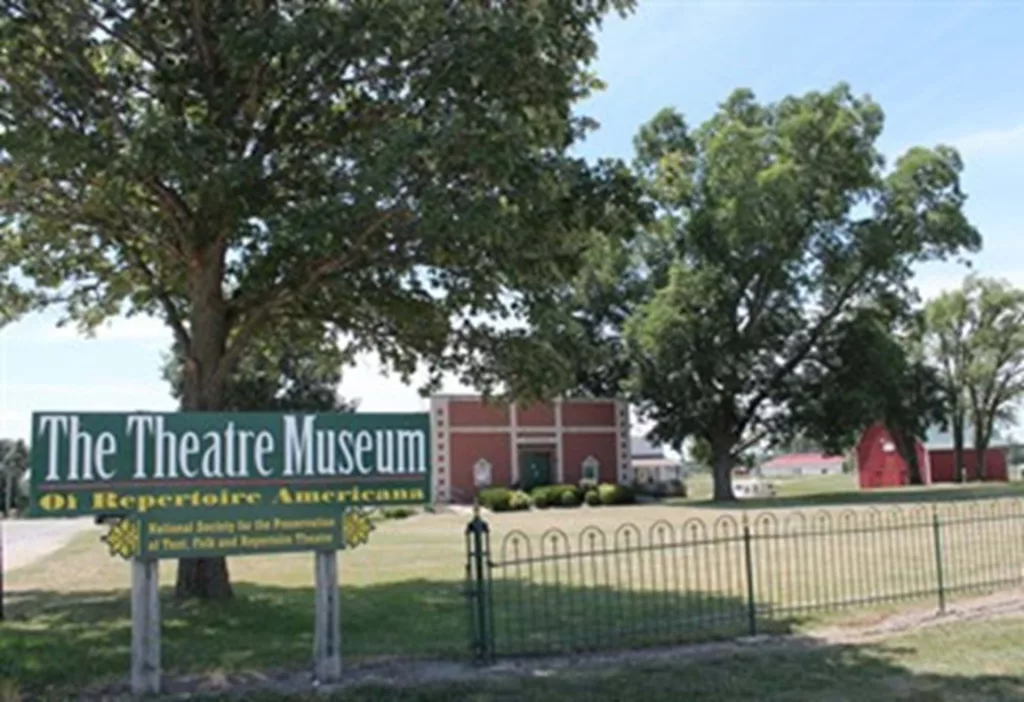 Volunteers Desired To Help Catalog Backdrops At Theatre Museum - Vimarsana News
