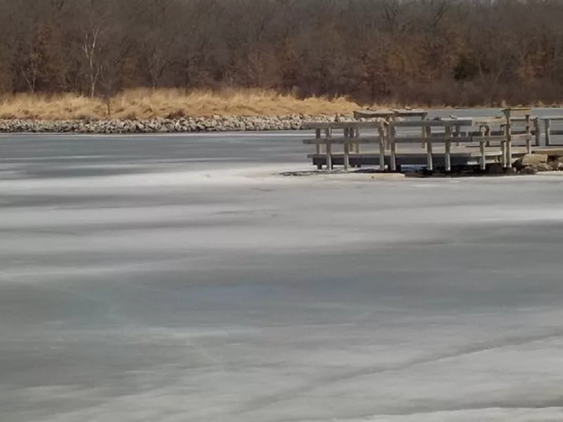 winter-scene-at-lake