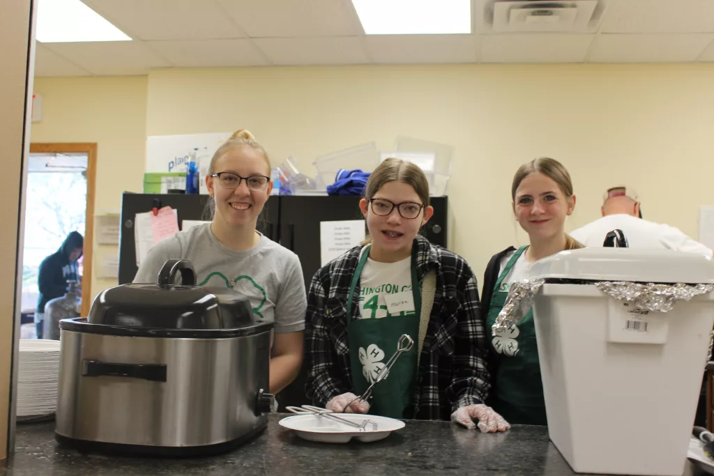 4-Hers Serve Over 800 at Annual 4-H Pancake Breakfast - Vimarsana News