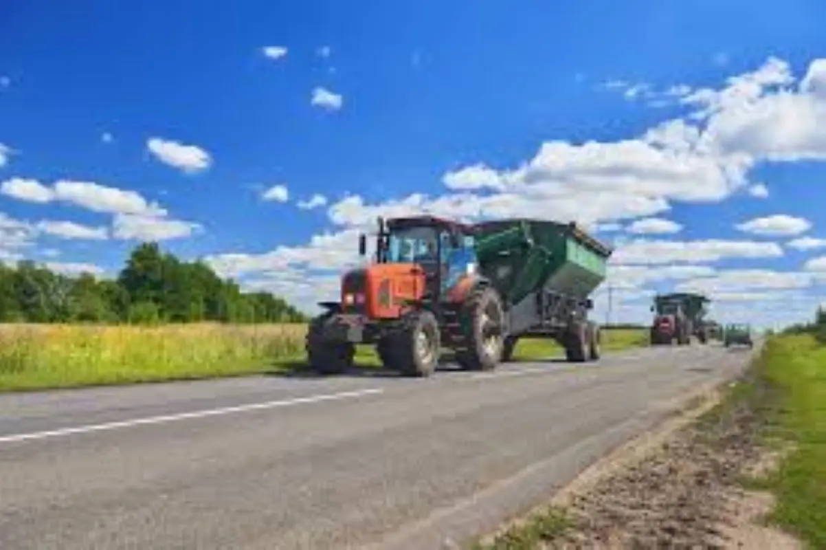 tractor-on-road-800