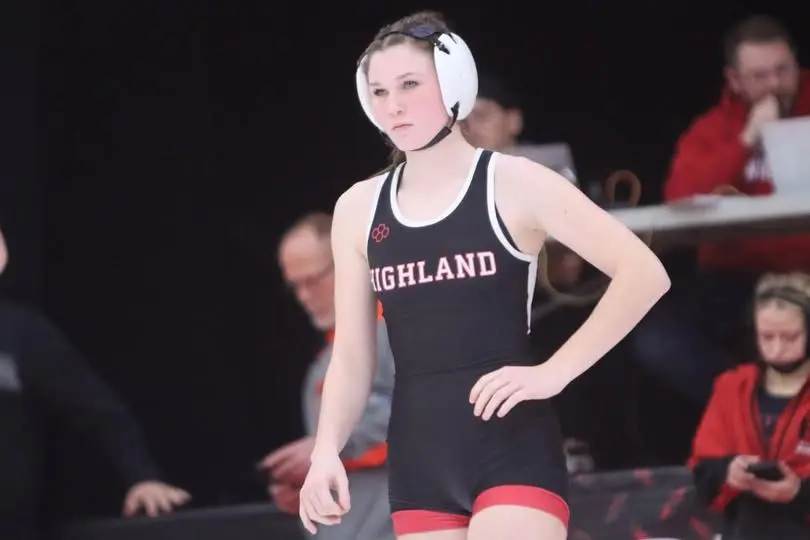 maiya-singbeil-wrestle