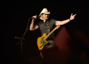 artist-country-bradpaisley-nashvilletn-concert-040618-1-1