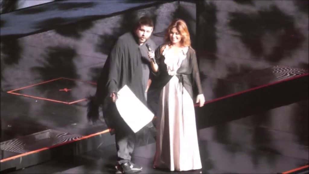 kevin-owens-onstage-with-shania-twain-doesnt-get-his-song-played