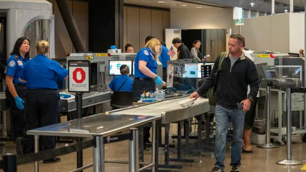 istock_12519_tsaagents