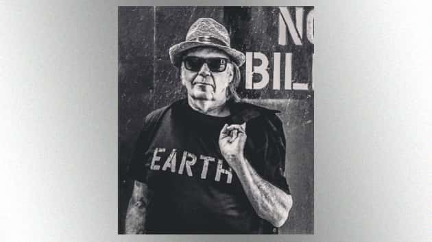 m_neilyoung630_creditdarylhannah_020319