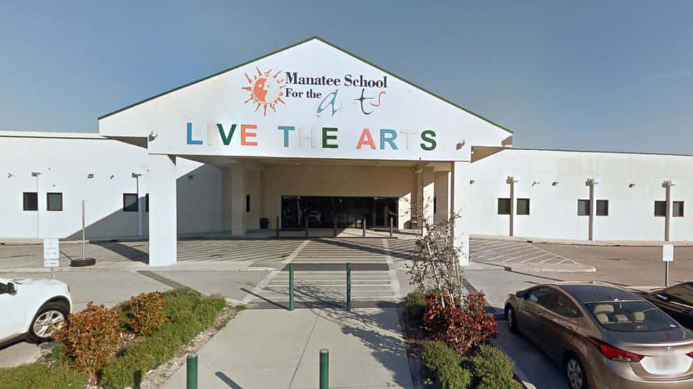 manatee-school-arts-01-ht-jc-190213_hpmain_16x9_992