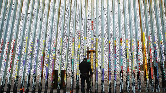 021819_getty_borderwall