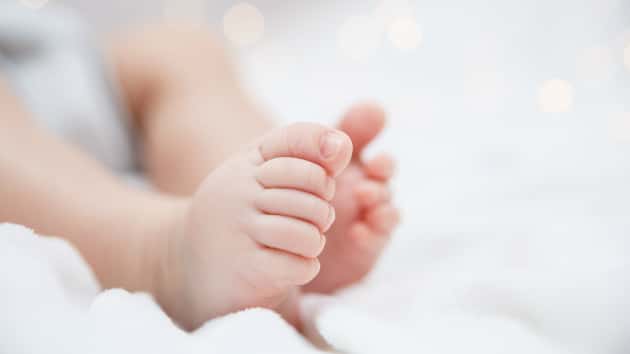 istock_22219_babyfeet