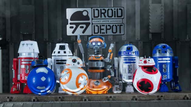 gma-star-wars-galaxysedge-droid-0130zr-0143dr-ht-ls-190227_hpembed_3x2_992