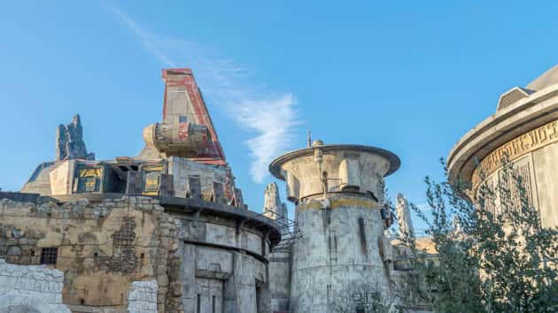 galaxys-edge-falcon-07-ht-jef-190227_hpembed_3x2_992