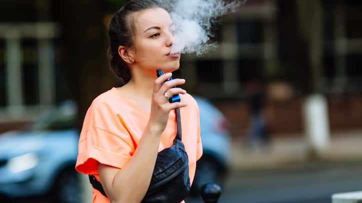 istock_031319_ecigarette