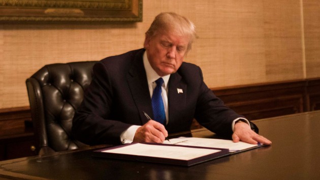 wh_32119_prestrumpsigning