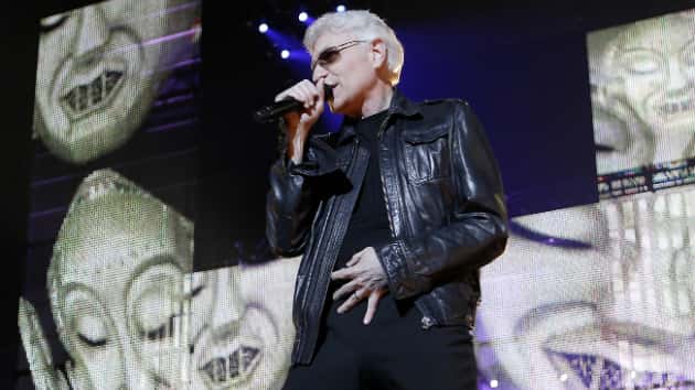 m_dennisdeyoung630_mrrobotobackground_032119