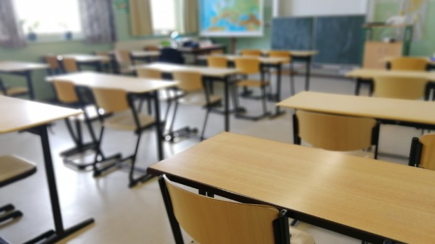 istock_32719_emptyclass