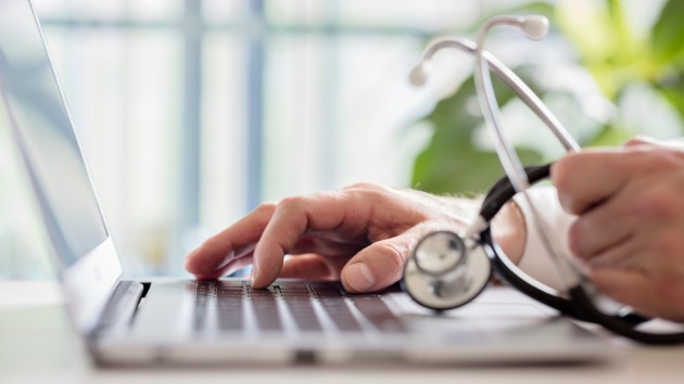 istock_32719_doctorlaptop