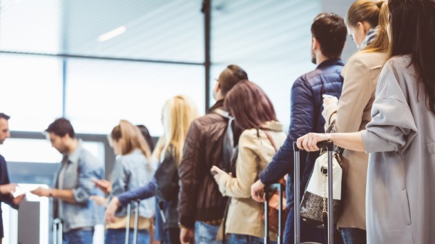 istock_4119_passengersairport
