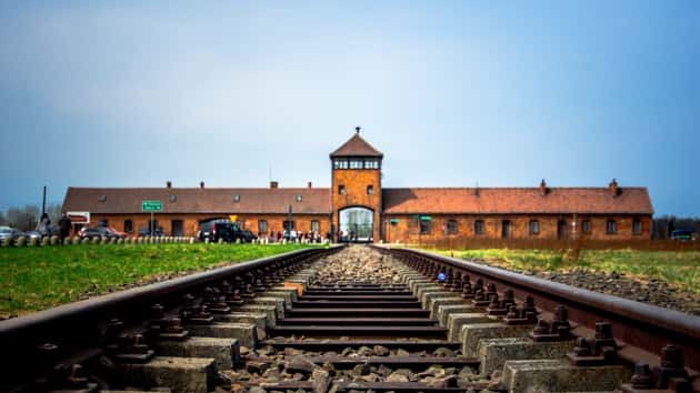 istock_040119_auschwitztheft