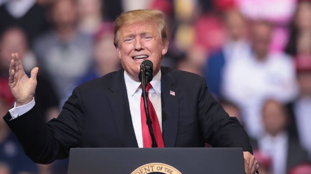 getty_3219_trumppodium