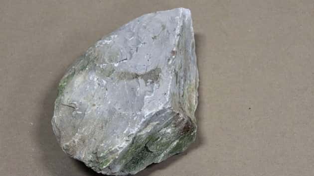 thrown-rock-01-ht-jc-190402_hpmain_16x9_992