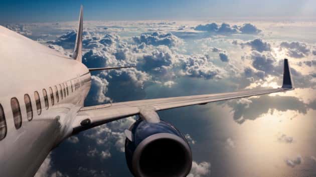 istock_4319_airplaneskies